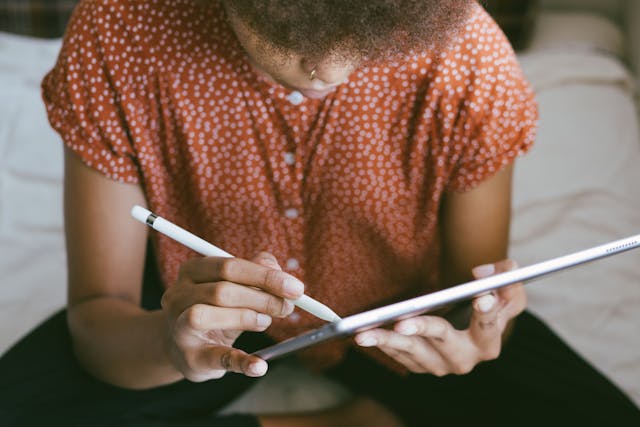 Comment vendre des produits numériques : le guide complet