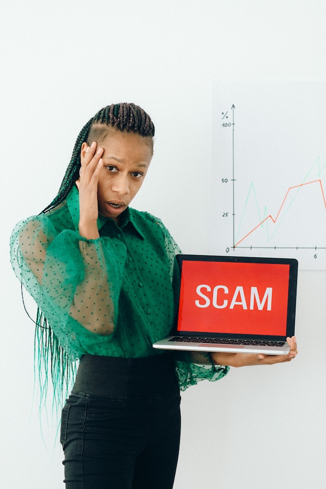 How to protect its users against fraud when managing an online marketplace?